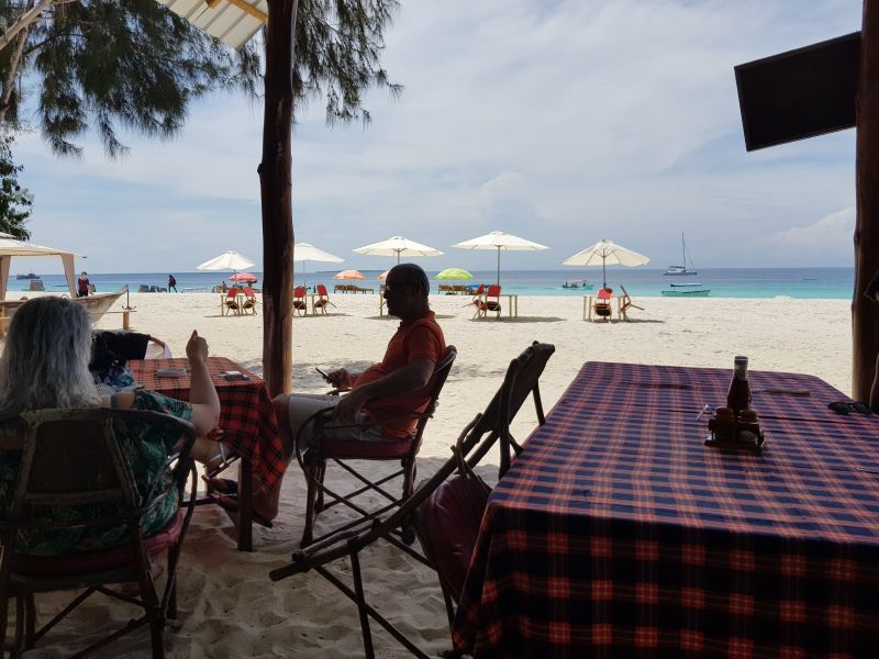 Restaurant on Nungwi Beach 南威滩餐厅