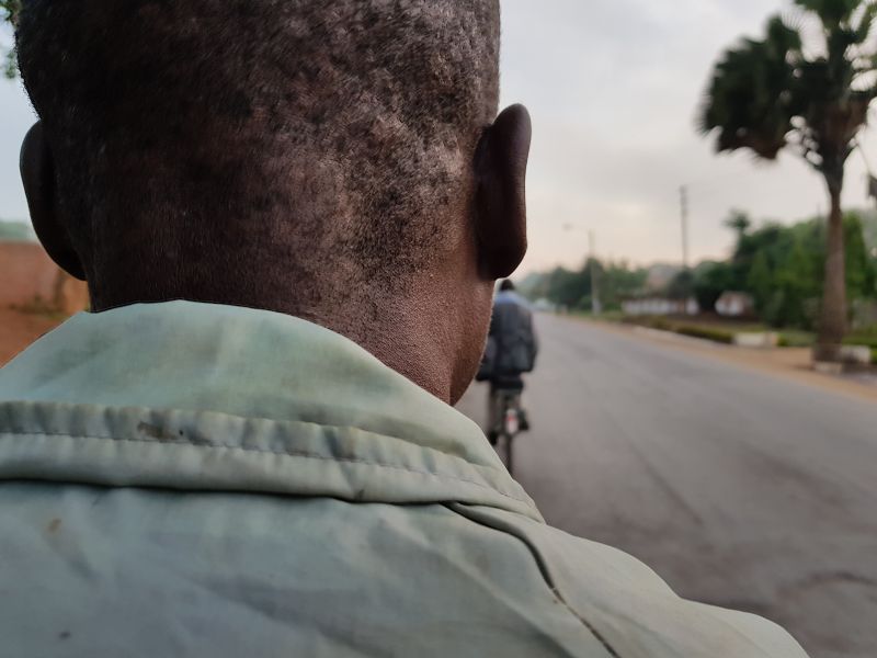 Rode bicycle taxis to the bus station to Lusaka, luggage carried by bike in front 搭自行车的士到卢萨卡大巴车站， 行李由前面一辆自行车运载