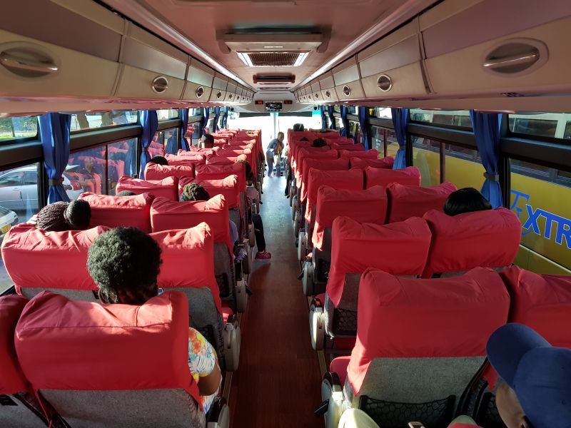 The bus from Harare to Victoria Falls 哈拉雷倒维多利亚瀑布大巴