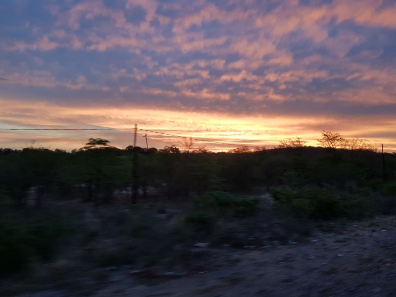 Sunset as the bus drive toward Victoria Falls 大巴直奔维多利亚瀑布时的日落