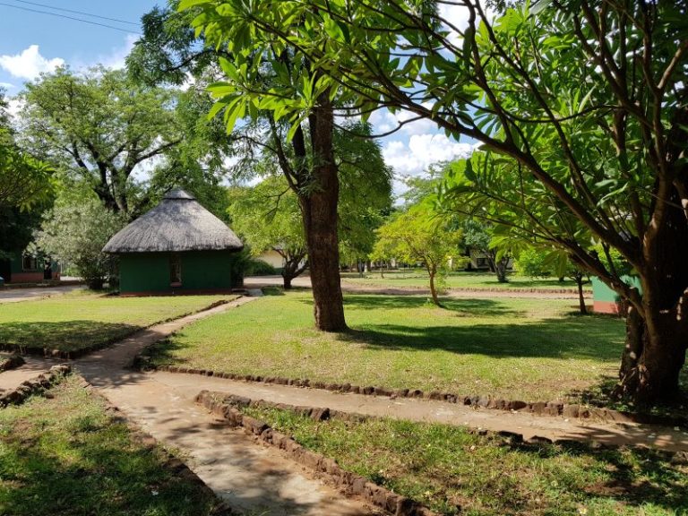 My campsite near the Victoria Falls 我住在维多利亚瀑布附近的营地