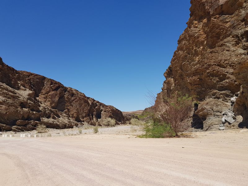 On the way to Sossusvlei, beauty in stillness 往索苏维路上，文风不动的使人陶醉