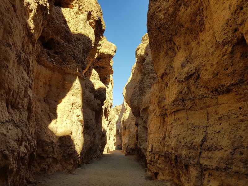 Canyon near Siesrem. Siesrem附近的峡谷