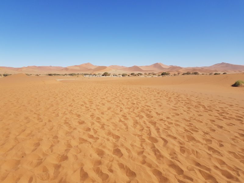 The sand and the blue sky, but where is the sea? This beauty needs no ocean 有沙有蓝天， 那大海呢？这美景不缺水