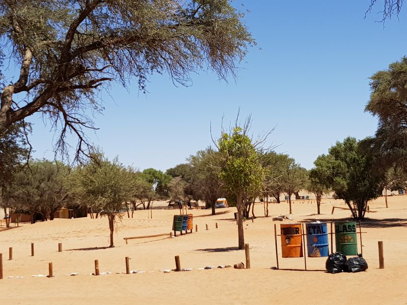 Departed this camp site at Siesrem driving south towards Keetmanshoop and South Africa 离开这营地往南行驶到基特曼斯胡普和南非