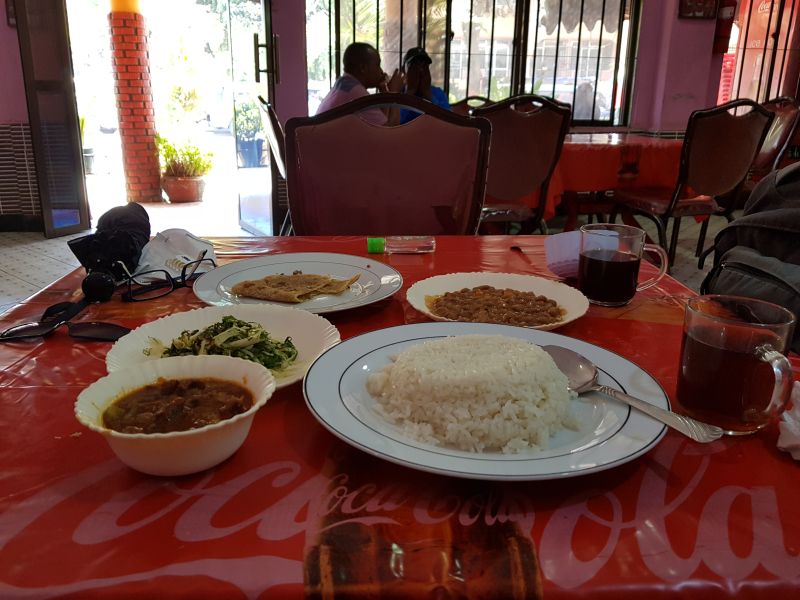 Happy meal in Arusha 在阿鲁沙用餐 