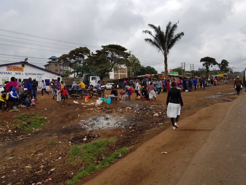 Village by the road on way to Masai mara 到马赛马拉公路旁村庄