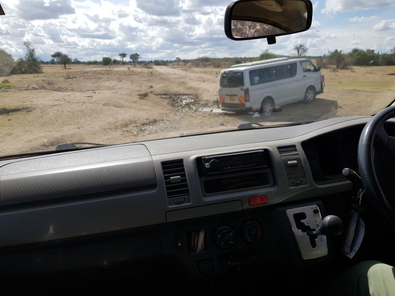 Horrendous but exciting road condition at Masai mara 马赛马拉的窟窿路