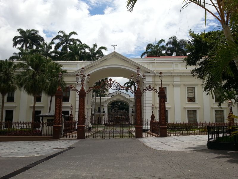 The gate to the mausoleum of Hugo Chavez Mausoleum of Hugo Chavez 查韦斯陵墓前门