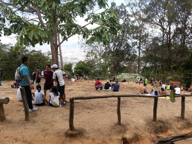 Out door gym along hiking trail up the mountain 爬山点的户外健身场