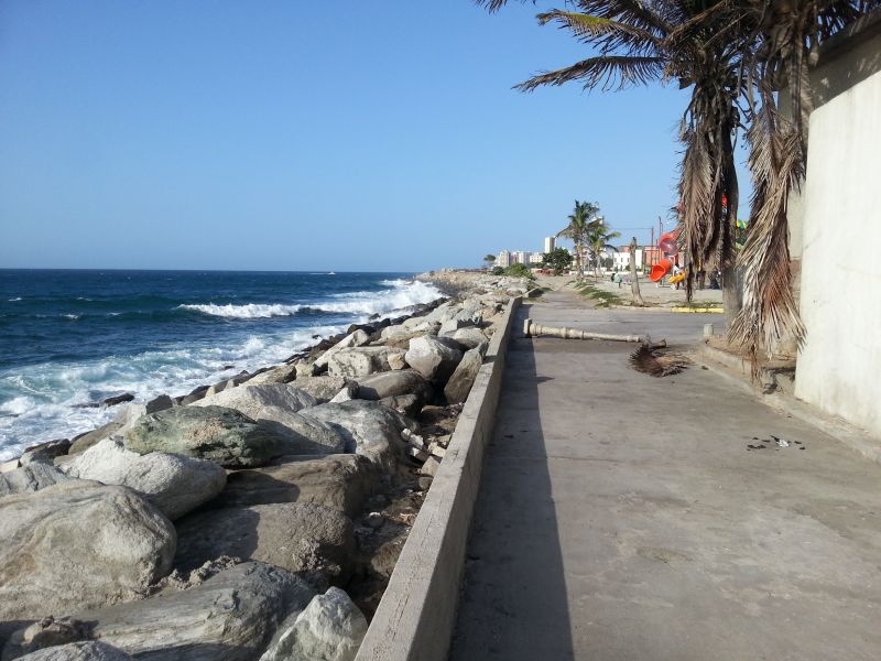 A coastal view on a day tour out of Caracas 驱车离加拉加斯海岸一日游