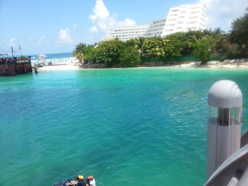 Beautiful water of Cancun 漂亮坎昆海滩