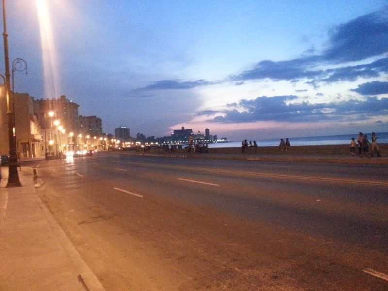 Havana sunset at sea front 哈瓦那滨海日落