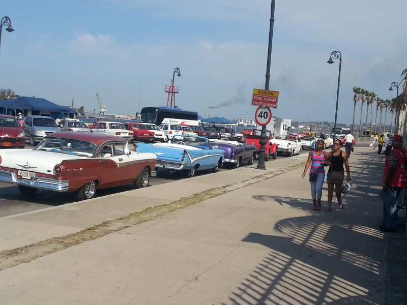 Classic cars in Havana 哈瓦那经典美国车 