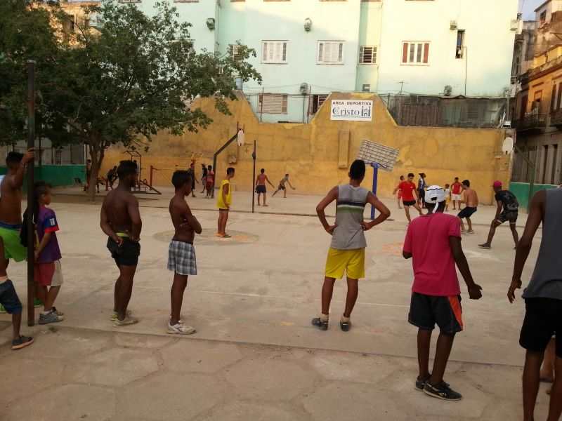 Sport courts in Havana residential area 哈瓦那小区球场 