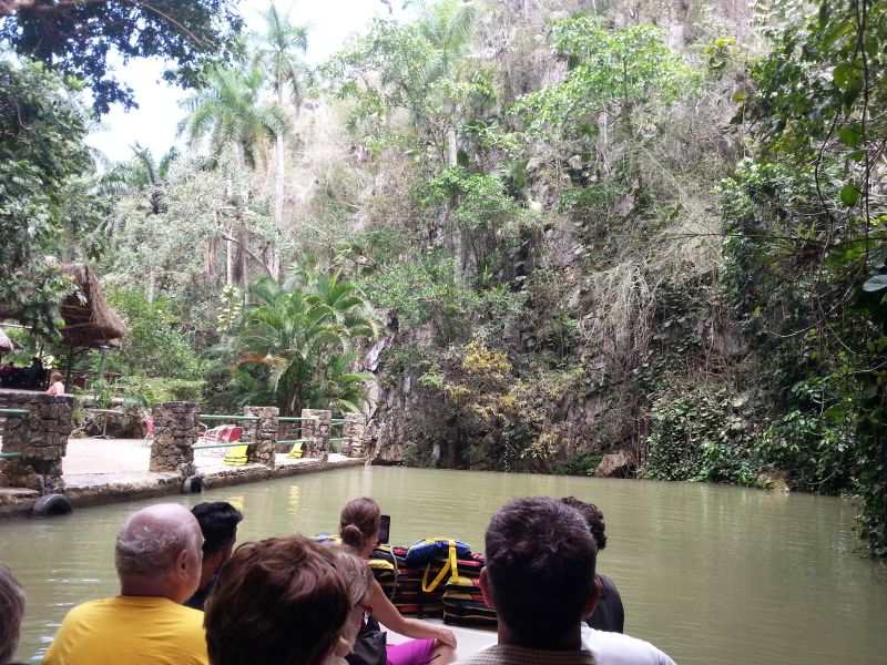 A cave attraction near Vinales 维纳斯山谷附近洞穴