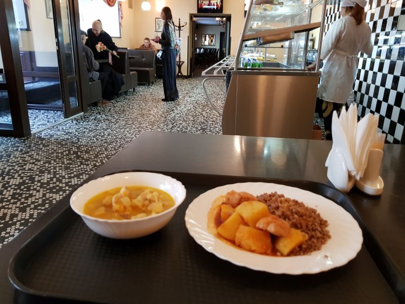 Hot lunch in Russian style cafeteria 俄式惠民餐厅午餐