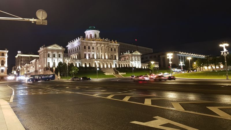 Outside the Kremlin wall at night 克里姆林宫围墙外夜晚