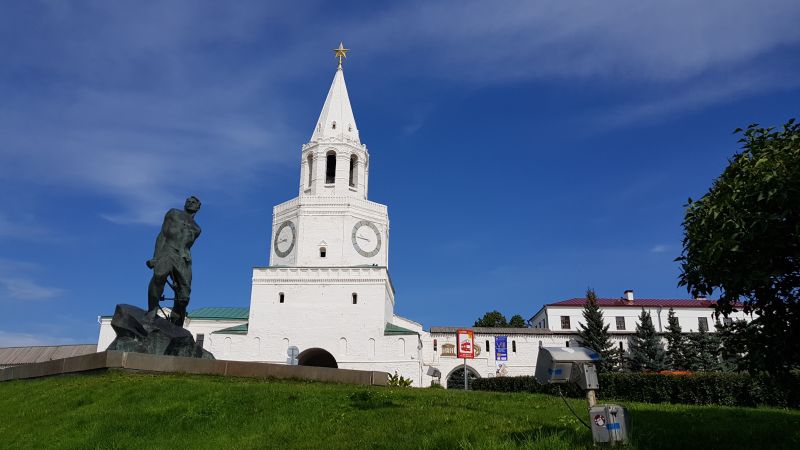 Monument of Musa Jalil and Spasskaya Tower 诗人纪念碑