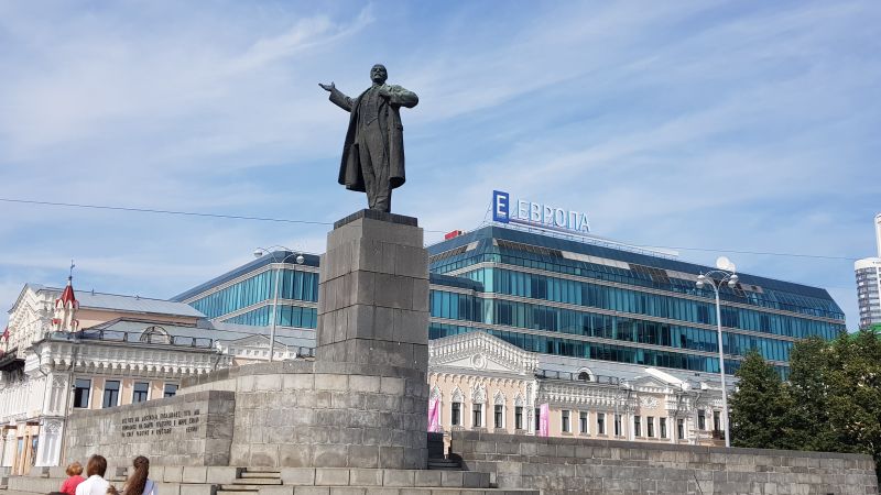 Statue of Lenin in the city center 市中心列宁像