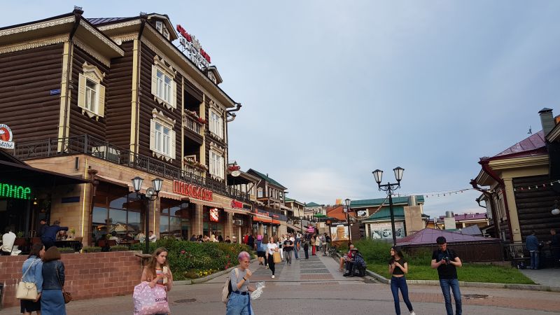 130 Kvartal, a popular shopping and dining spot 一购物餐饮街