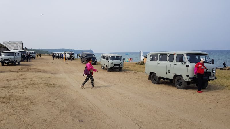 Setting off to northern Okhlon Island in these most boring looking van 坐这面包车到奥克伦岛北各景点