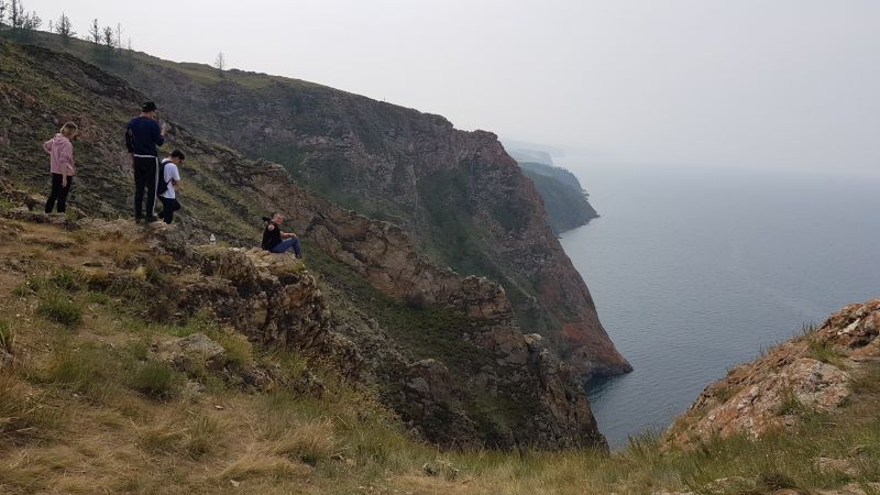 Viewing Lake Baikal dangerously 惊险瞭望贝加尔湖