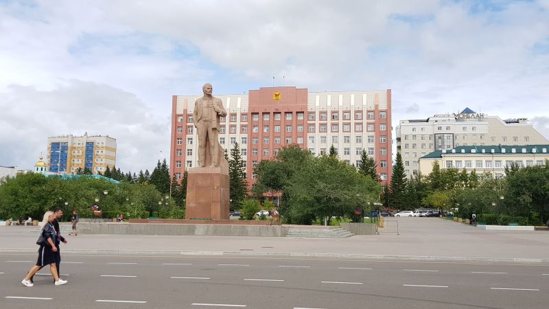 Statue of Lenin in the city square 中心广场的列宁雕像