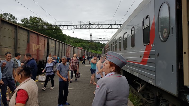 Chita to Vladivostok, train stop at Obluchye 赤塔到符拉迪沃斯托克途中停车点Obluchye