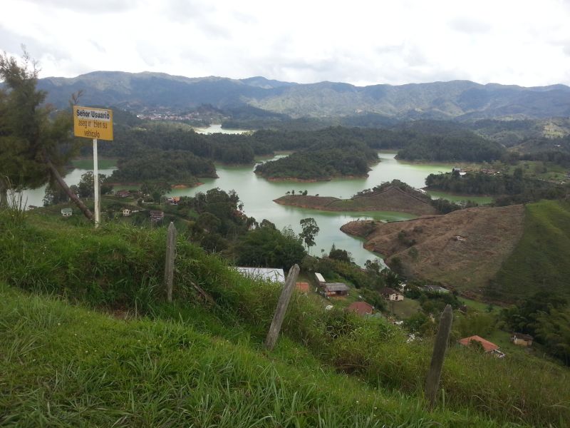 Beautiful Guatape 瓜塔佩的湖光山色