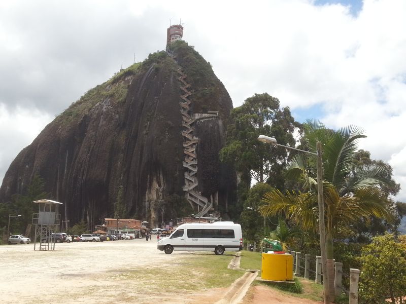 The Rock of Guatape and the 700 steps to the top 700步梯高的瓜塔佩巨岩