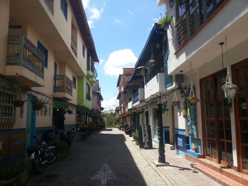 Colorful local houses 瓜塔佩五颜六色楼房