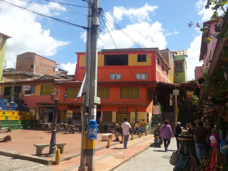 Colorful local houses 瓜塔佩五颜六色楼房