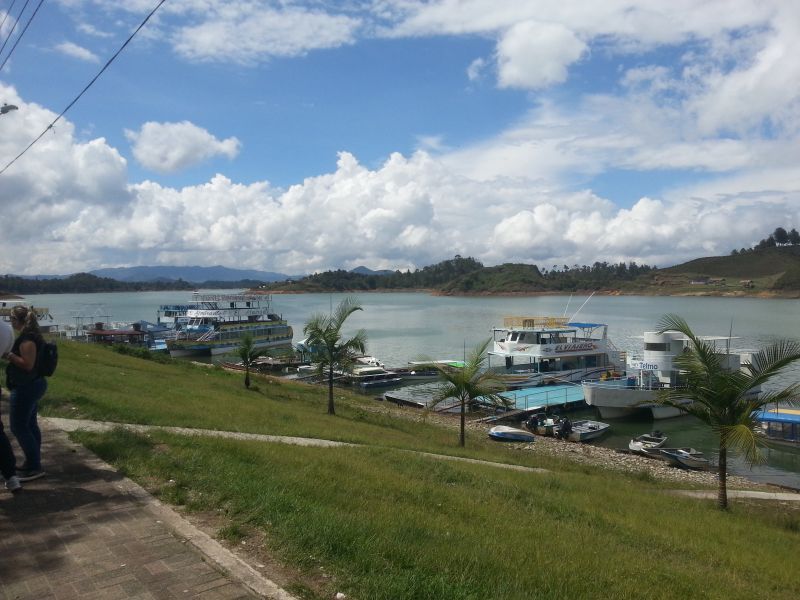 Beautiful Guatape 瓜塔佩山水画