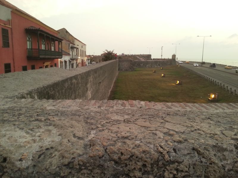 The walls of Cartagena at sunset 夕阳下的卡塔赫纳城墙