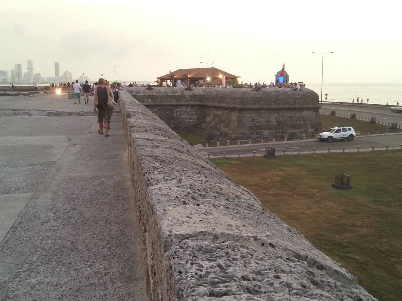 The walls of Cartagena 夕阳下的卡塔赫纳城墙