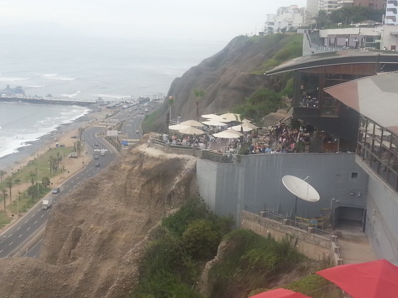 Lima Miraflores area - view from the cliff 利马米拉夫洛区悬崖景观