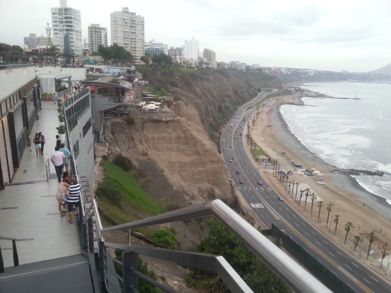 Lima Miraflores area - view from the cliff 利马米拉夫洛区悬崖景观