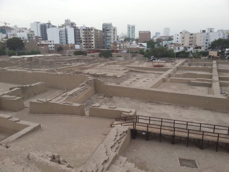 Pre-inca ruin Huaca Pucllana in Lima 利马的胡亚卡普克亚纳金字塔祭坛