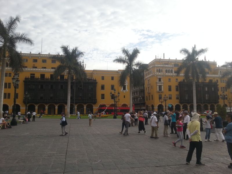 Lima's old city, municipal buildings in colonial architecture  利马旧城区的殖民建筑