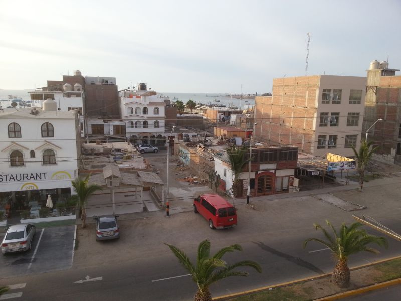 Paracas town center from hostel roof top 从酒店楼顶的帕拉卡斯