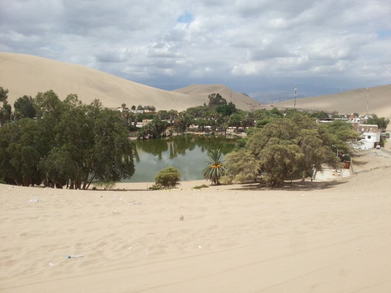 Huacachina oasis from the high sand dune 从沙看丘瓦卡奇纳绿洲