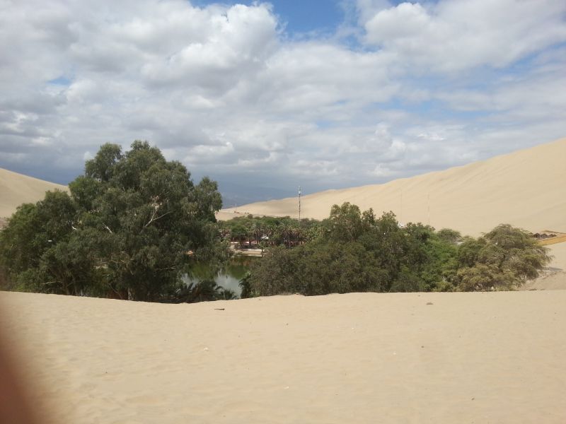 Huacachina oasis from the high sand dune 从沙看丘瓦卡奇纳绿洲