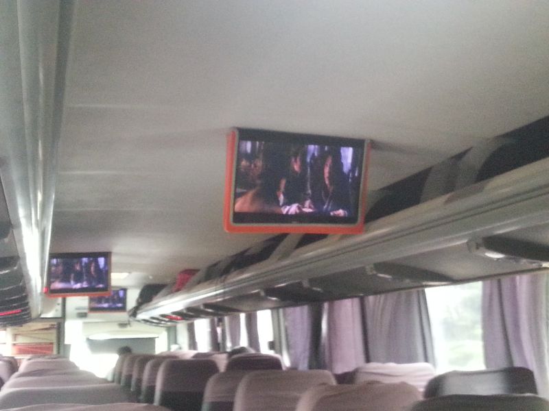 A Chinese movie in the bus to Nazca 往纳斯卡大巴上放映中文电影 