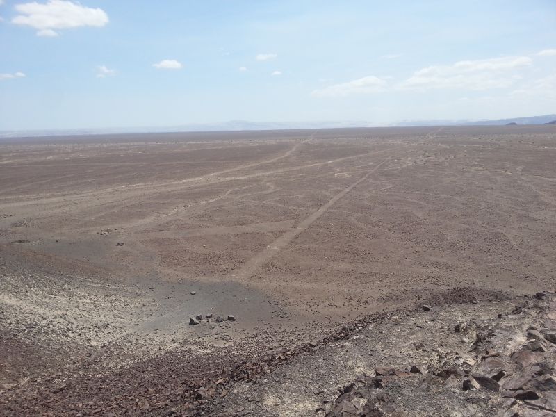 Lines in the sand for as far as the eyes could see 延伸到天边的线条