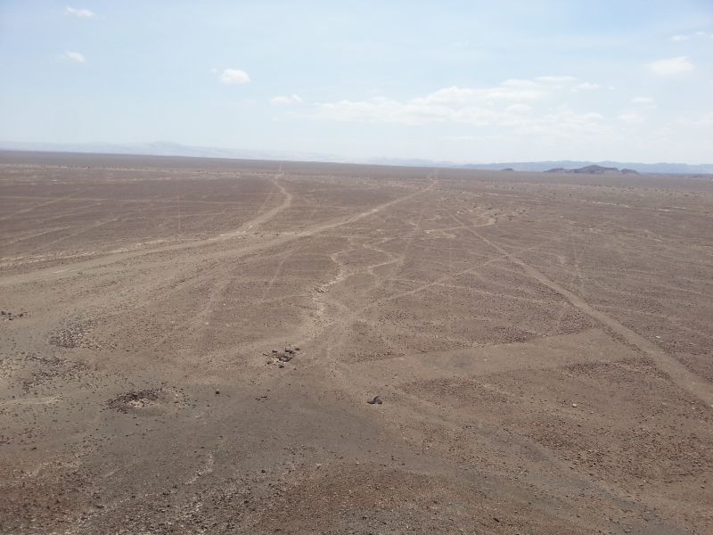 Lines in the sand for as far as the eyes could see 延伸到天边的线条