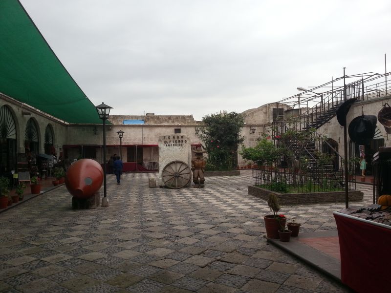 An open-air square, a craft market, Arequipa 阿雷基帕