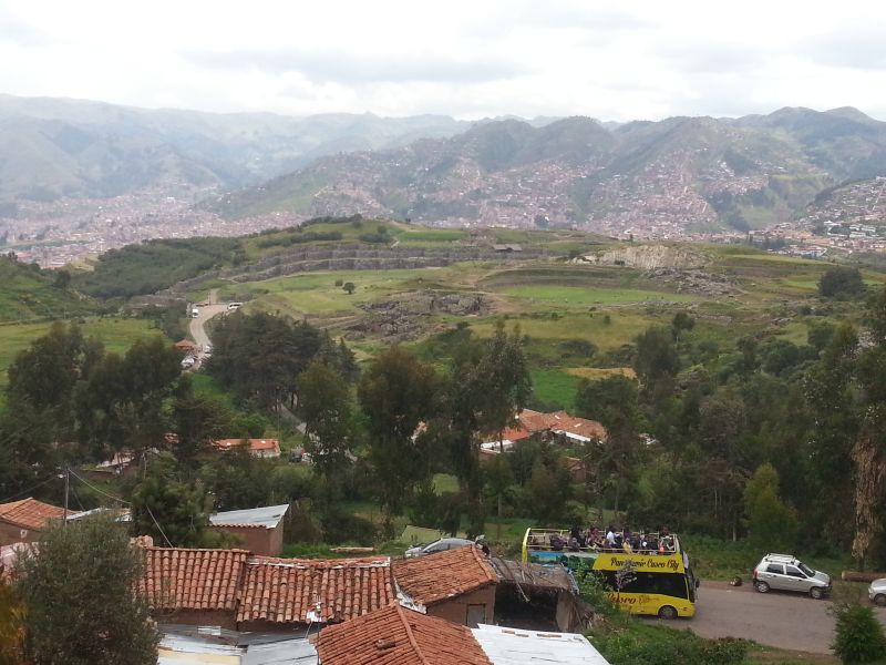 Saqsaywaman Inca citadel, built 1471 CE, at 3700m, northern outskirt of Cusco 库斯科北面公元1471 年造的古城堡