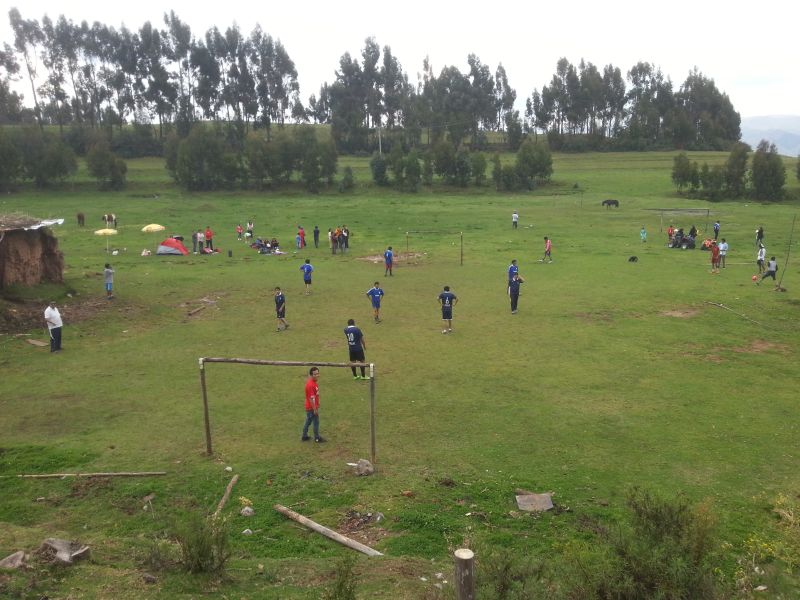  pitch at 3700m, Cusco 海拔3700米凹凸不平的球场