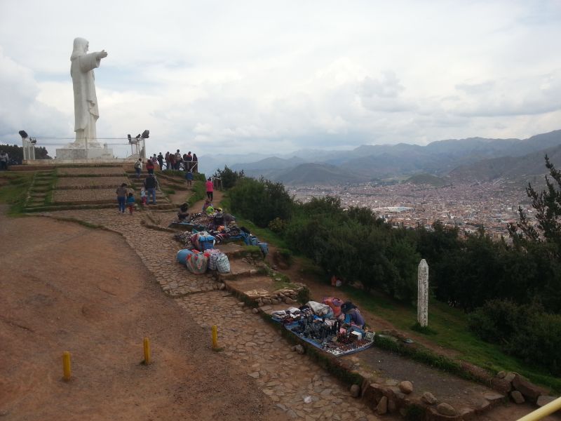 Cristo Blanco, statue of Christ on Pukamoqo Hill 在山顶的耶稣雕像